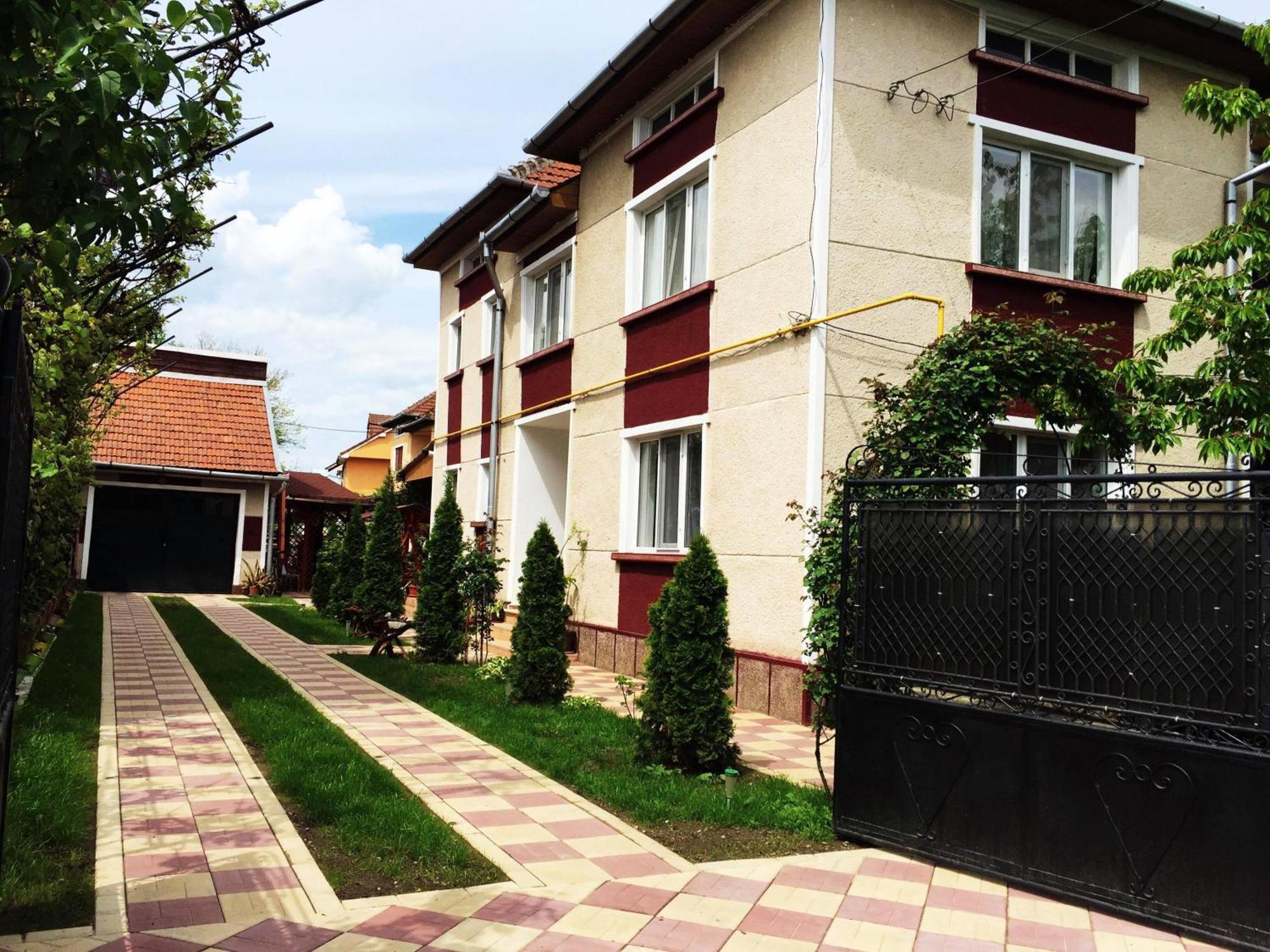 Casa Mary Hotel Hateg Exterior photo