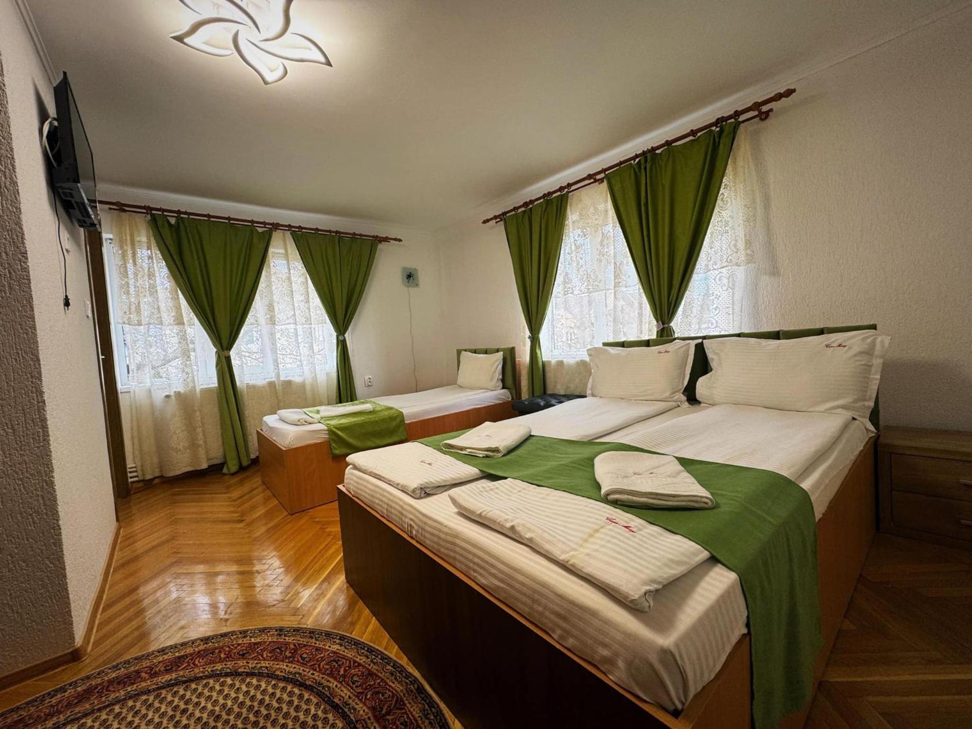 Casa Mary Hotel Hateg Exterior photo